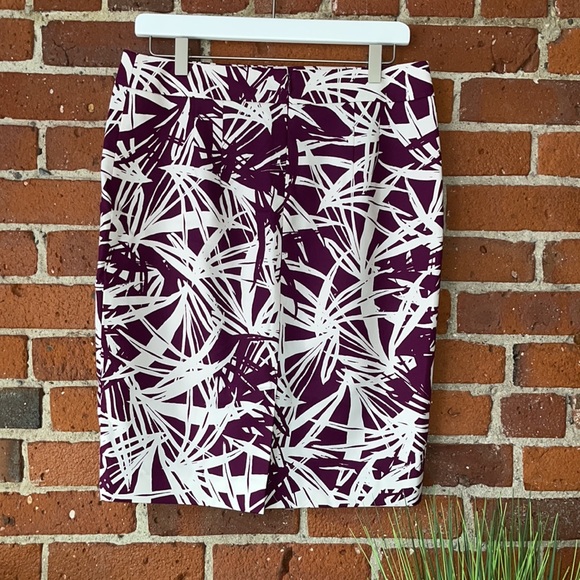 Loft Skirt Back Zip Midi Purple Design, Size 6 - Picture 3 of 8